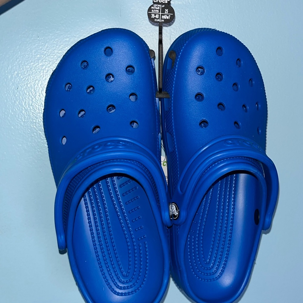Classic blue croc clogs. Unisex. Size : M7/ W9 . Brand new